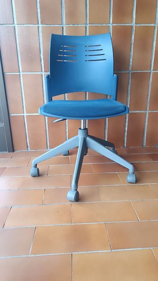 Silla oficina giratoria azul