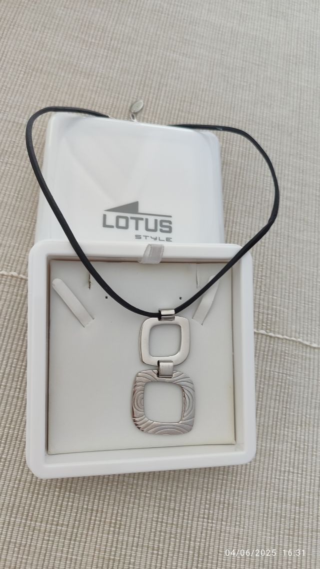 Colgante LOTUS mujer