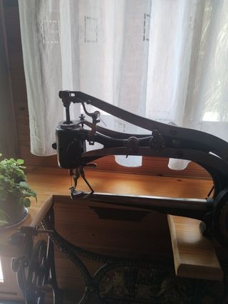 Máquina coser cuero antigua