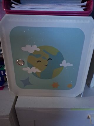 Mueble infantil con diseño planeta