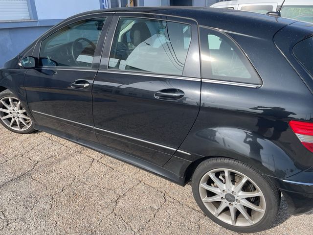 MERCEDES BENZ B 180
