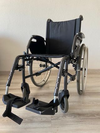 Silla de ruedas plegable ligera