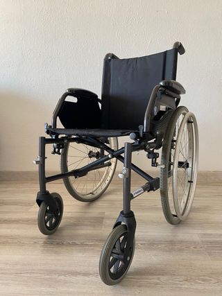 Silla de ruedas plegable ligera