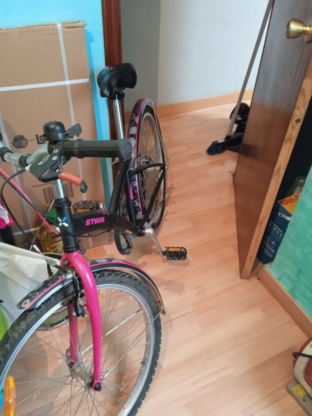 Bicicleta niña negra y rosa 20"