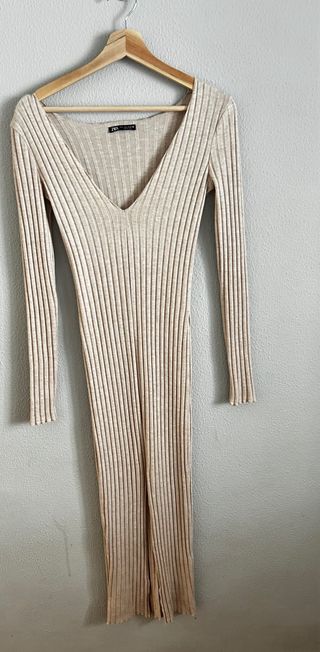 Vestido Zara beige midi