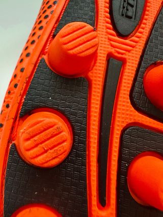 Botas fútbol niño Vizari talla 34 naranja negro