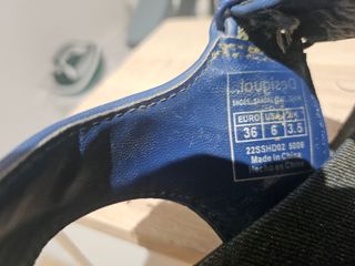 Sandalias denim gastadas