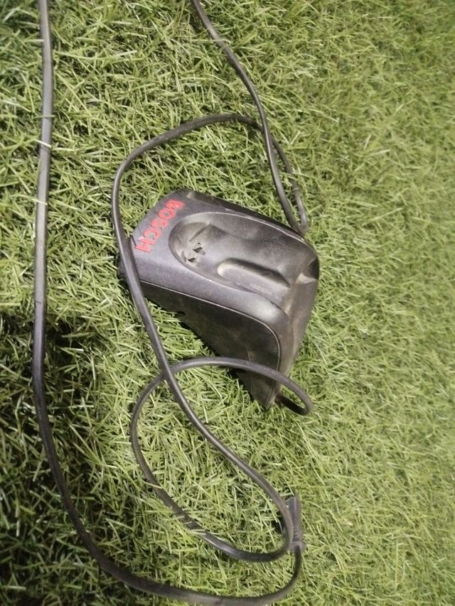 Cargador Bosch + Atornillador ( Piezas)