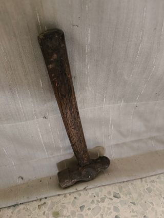 Martillo antiguo de carpintero