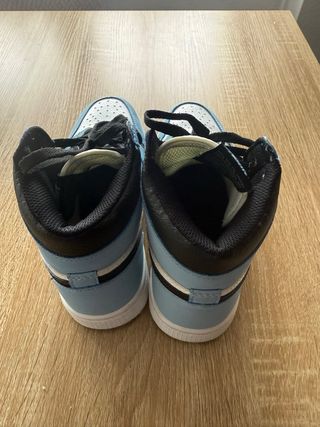 Air Jordan 1 Retro High OG - University Blue
