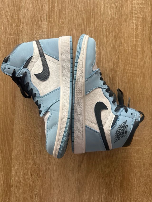 Air Jordan 1 Retro High OG - University Blue