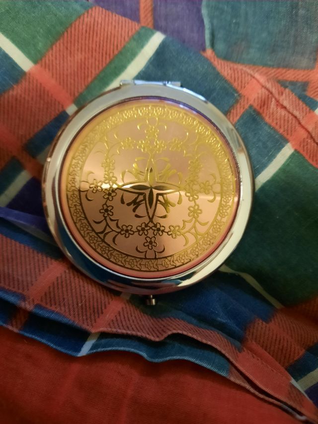 Specchietto da borsetta rosa e argento