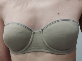 Sujetador strapless beige