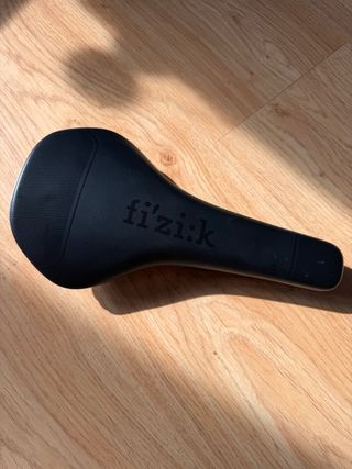 Sillín Fizik: cómodo y ligero