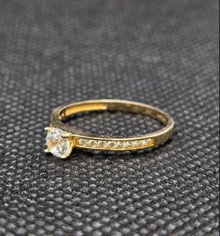 Solitario oro 18k y circonitas