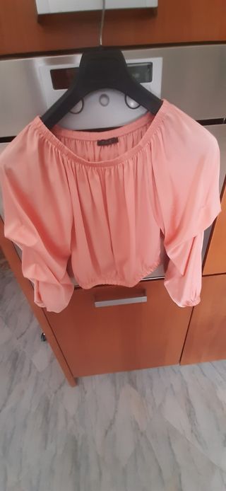 Blusa rosa corta