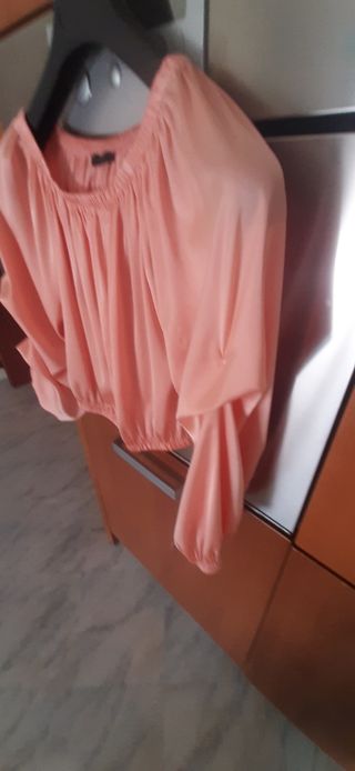 Blusa rosa corta