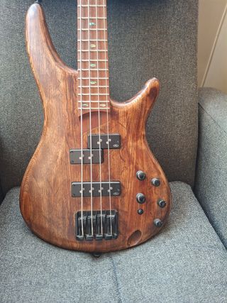 Bajo Ibanez + Amplificador Vox 10W