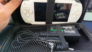 PSP CON BATERIA Y CARGADOR NUEVOS SIN USO + REGALO