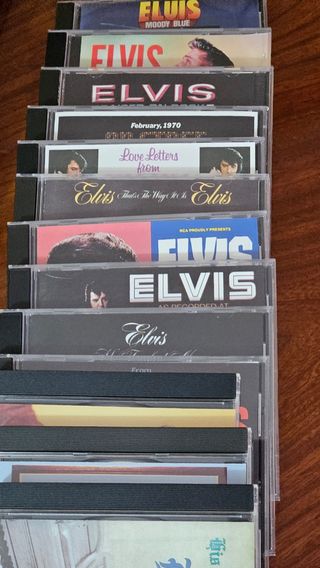 30 CDS. Elvis Presley
