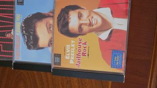 30 CDS. Elvis Presley