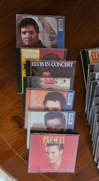 30 CDS. Elvis Presley