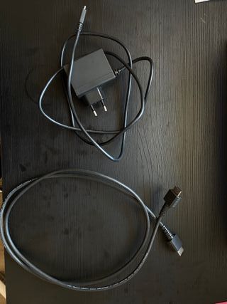 Nintendo Switch como nueva + funda + juegos.