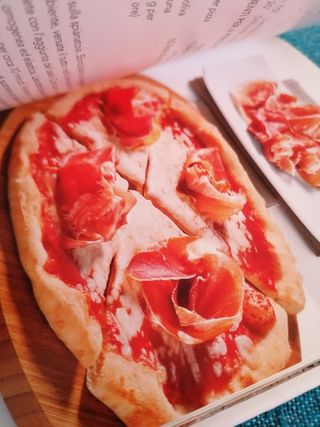 Libro cucina ricette "Pizze e focacce"