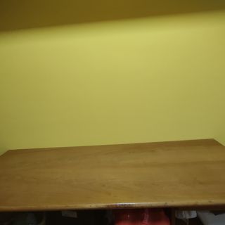 Mesa estudio  de madera pino - Buen estado.