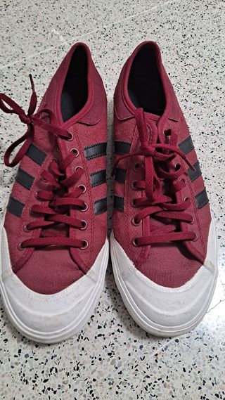 Zapatillas Adidas rojas y negras