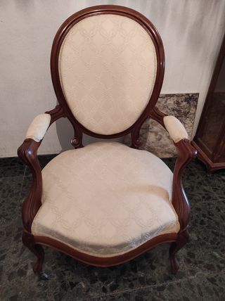 2 Sillas Clásicas Madera - Beige