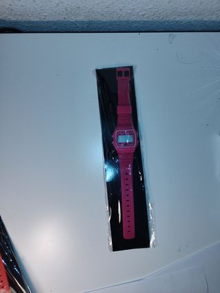 Relojes básicos rojo y rosa