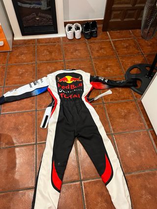 Mono Red Bull carreras talla m practicamente nuevo