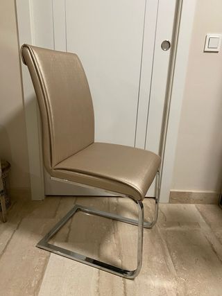 Silla dorada piel sintética