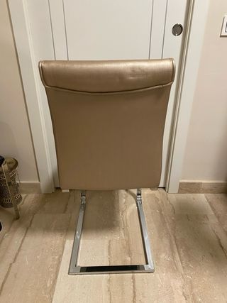 Silla dorada piel sintética