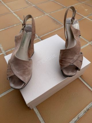 Sandalias cuña Uterque beige 39