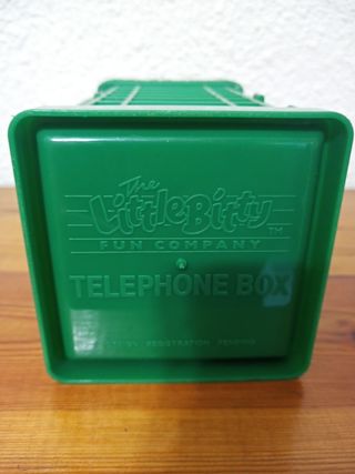 Cabina telefónica vintage verde