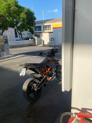 KTM 690 SMR - Supermoto