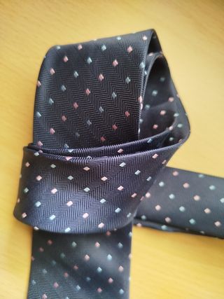 Corbata azul. Nueva con cuadraditos celeste y rosa