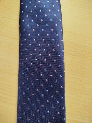 Corbata azul. Nueva con cuadraditos celeste y rosa