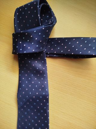 Corbata azul. Nueva con cuadraditos celeste y rosa