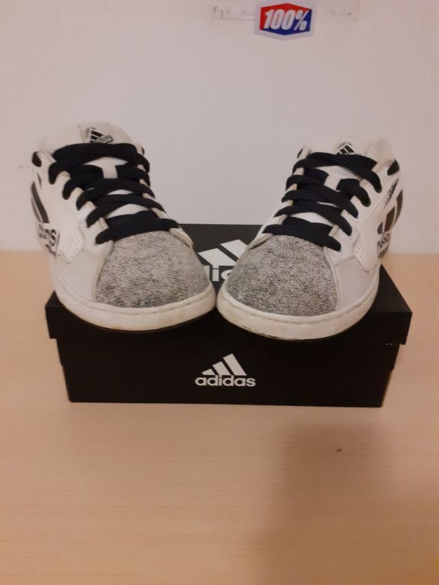 Zapatillas Adidas blancas y negras