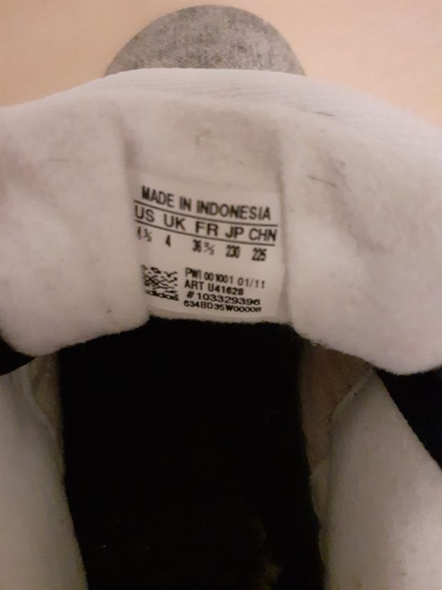 Zapatillas Adidas blancas y negras