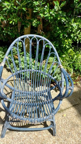 Silla ratán azul vintage