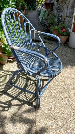 Silla ratán azul vintage