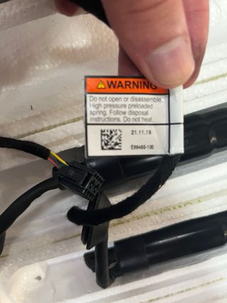 Amortiguadores portón Volvo XC40 (2019)