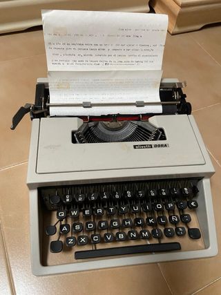Olivetti Dora: Máquina de escribir
