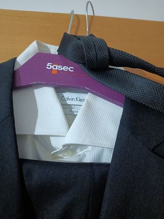 Traje Calvin Klein negro