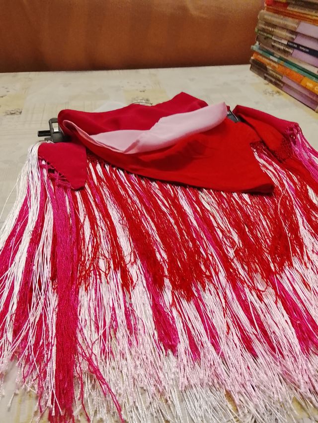 Mantoncillo niña rojo y rosa fucsia