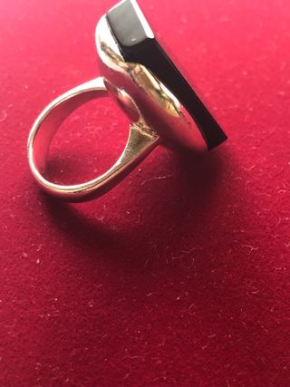 Gran aniillo de plata 925 y Ónix negro
